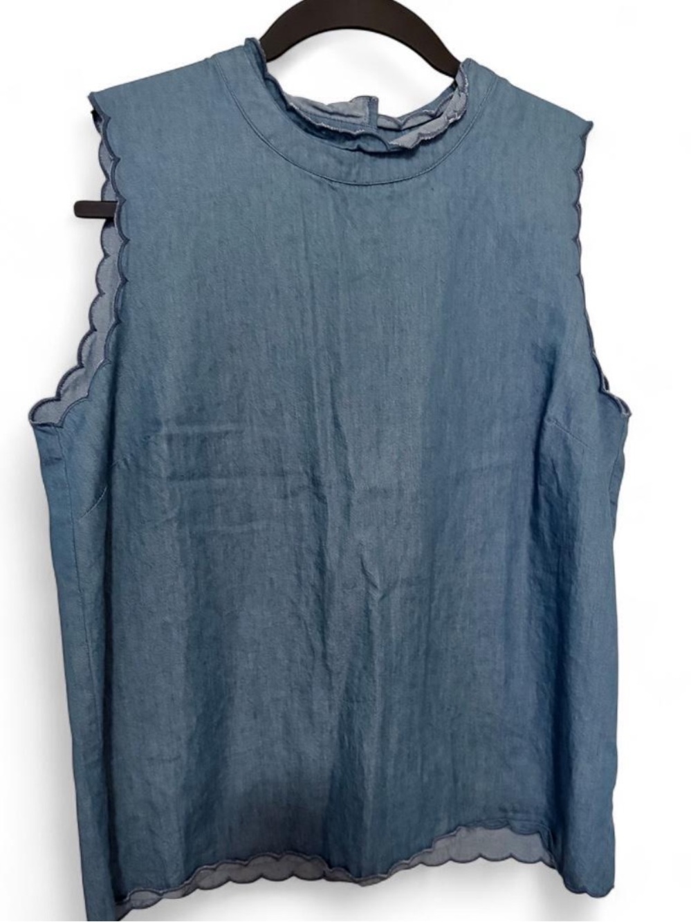 Sleeveless Scallop-Edge Blue Women’s Top with Back Button Down
